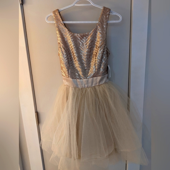 NWT Gold Sparkly Trixxi girl Dress with a tulle skirt Size - Picture 1 of 6